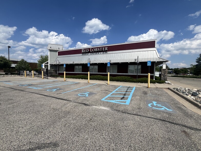 4220 24th Ave, Fort Gratiot, MI for sale - Building Photo - Image 3 of 13