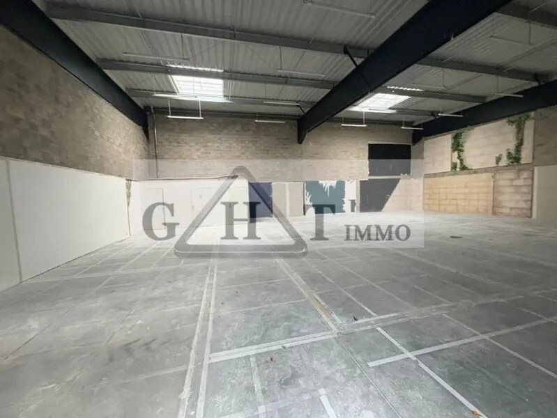 Industrial in Saint-Fargeau-Ponthierry for lease Interior Photo- Image 1 of 4