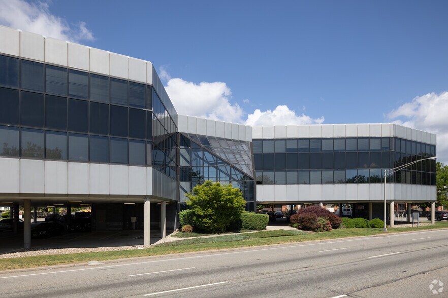 500 Route 17, Hasbrouck Heights, NJ for lease - Building Photo - Image 2 of 12