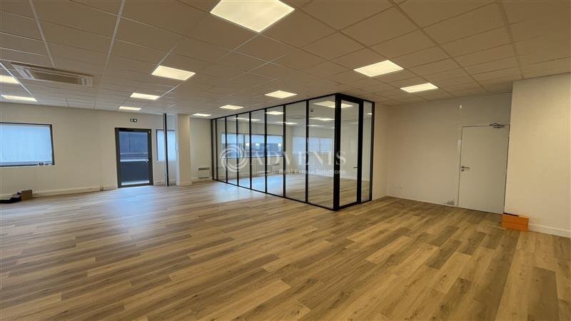Office in Ferrières-en-Brie for lease - Interior Photo - Image 1 of 12