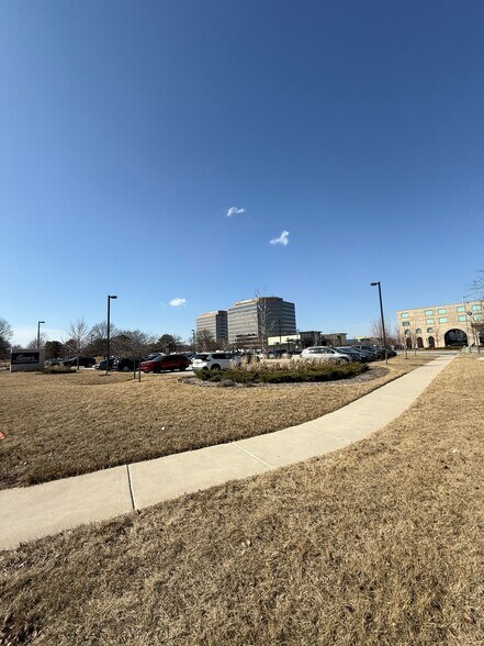 E Golf Rd, Schaumburg, IL for sale - Building Photo - Image 2 of 3