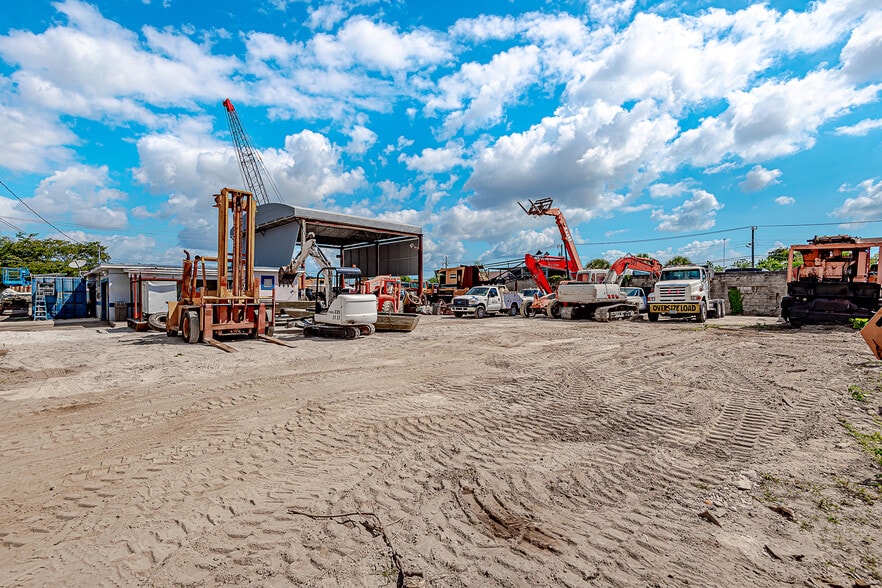 2301 SW 57th Ave, West Park, FL for lease - Building Photo - Image 3 of 7