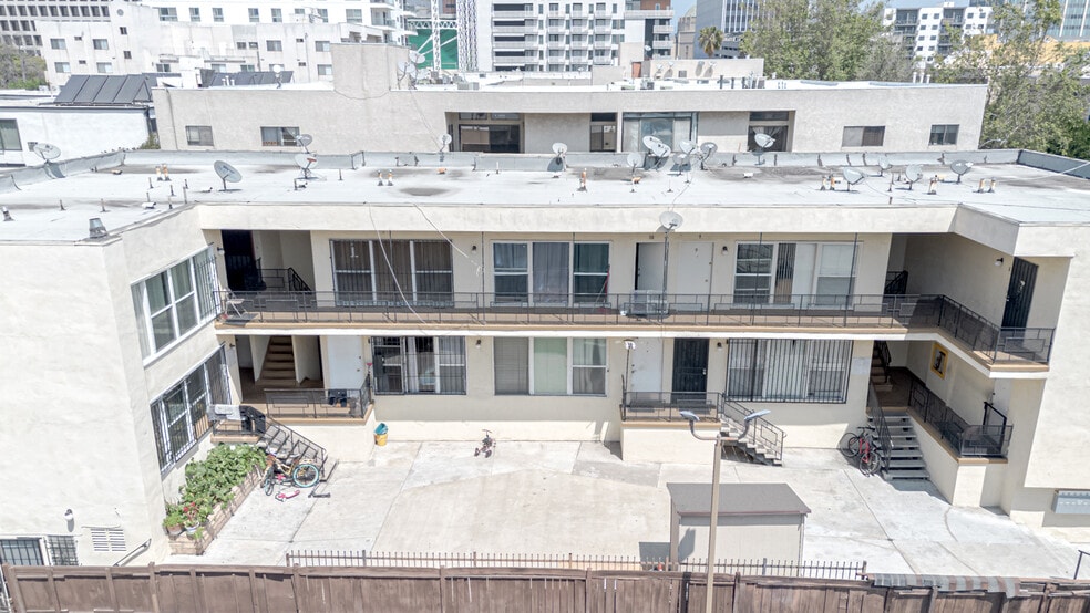 741 S Hobart Blvd, Los Angeles, CA for sale - Building Photo - Image 3 of 28