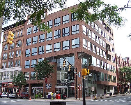 889 Elm St, Manchester, NH à louer - Photo du bâtiment - Image 1 de 1