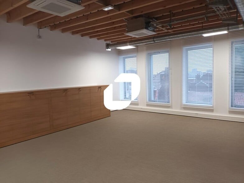 10 Rue Michel Servet, Lille for lease - Interior Photo - Image 2 of 9