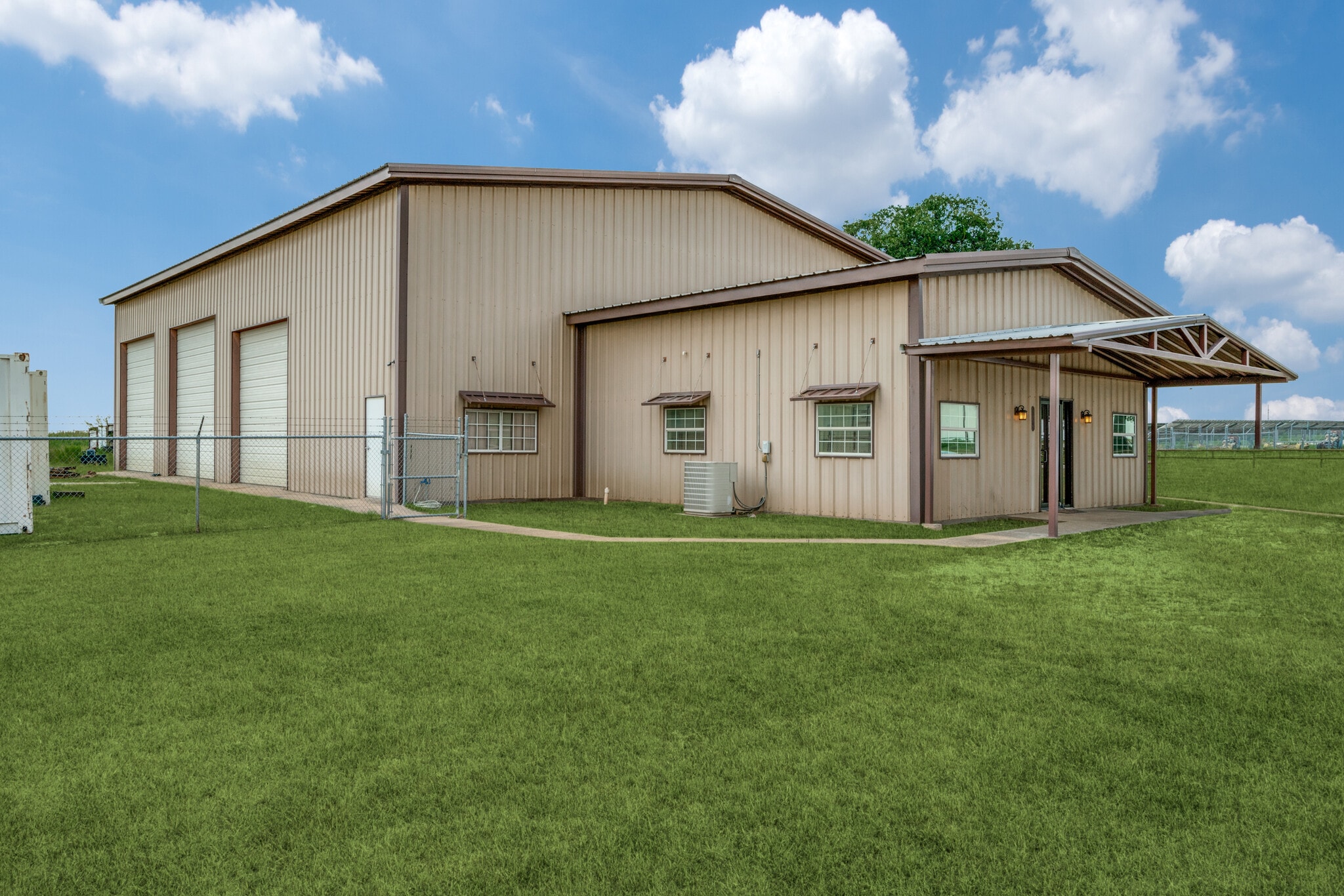 9080 Ike Byrom Rd, Aubrey, TX for lease Primary Photo- Image 1 of 9