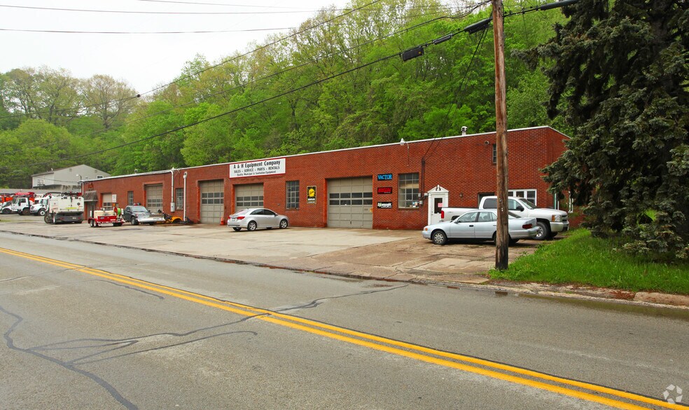 1124 Mclaughlin Run Rd, Bridgeville, PA à louer - Photo du bâtiment - Image 2 de 7