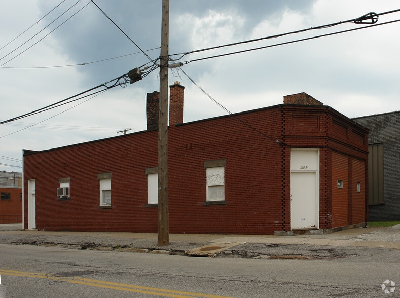 4059 Commerce Ave, Cleveland, OH for sale - Building Photo - Image 2 of 2
