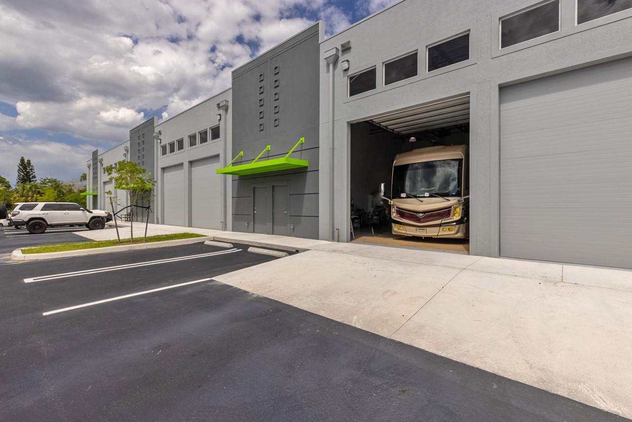 861 NE Industrial Blvd, Jensen Beach, FL for lease Building Photo- Image 1 of 36