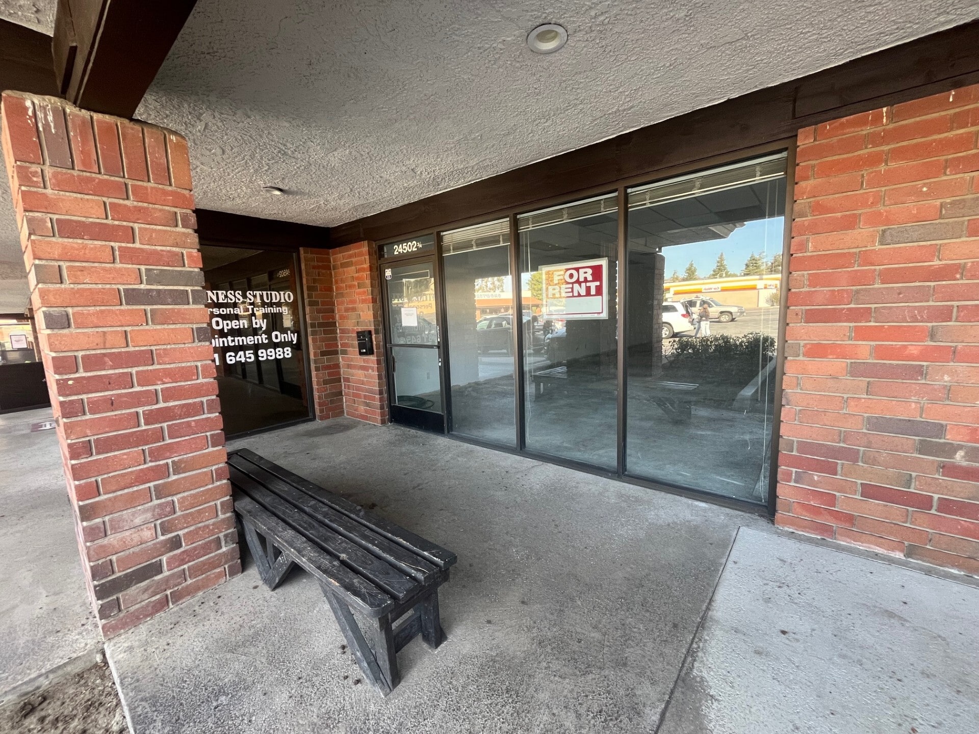 24450 Lyons Ave, Newhall, CA à louer Photo intérieure- Image 1 de 5