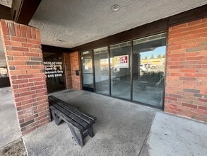 24450 Lyons Ave, Newhall, CA à louer Photo intérieure- Image 1 de 5