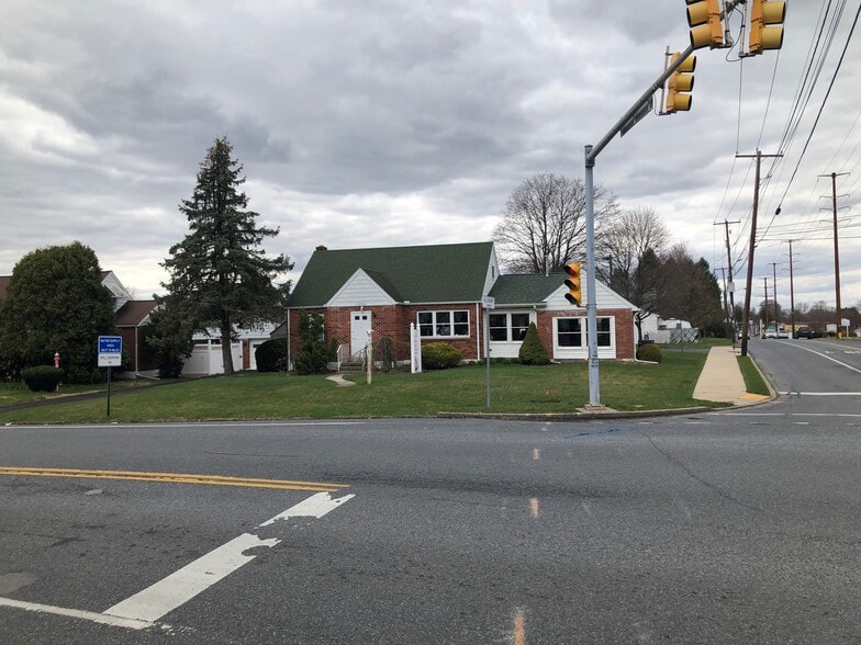3103 W Emaus Ave, Allentown, PA for lease - Building Photo - Image 3 of 25