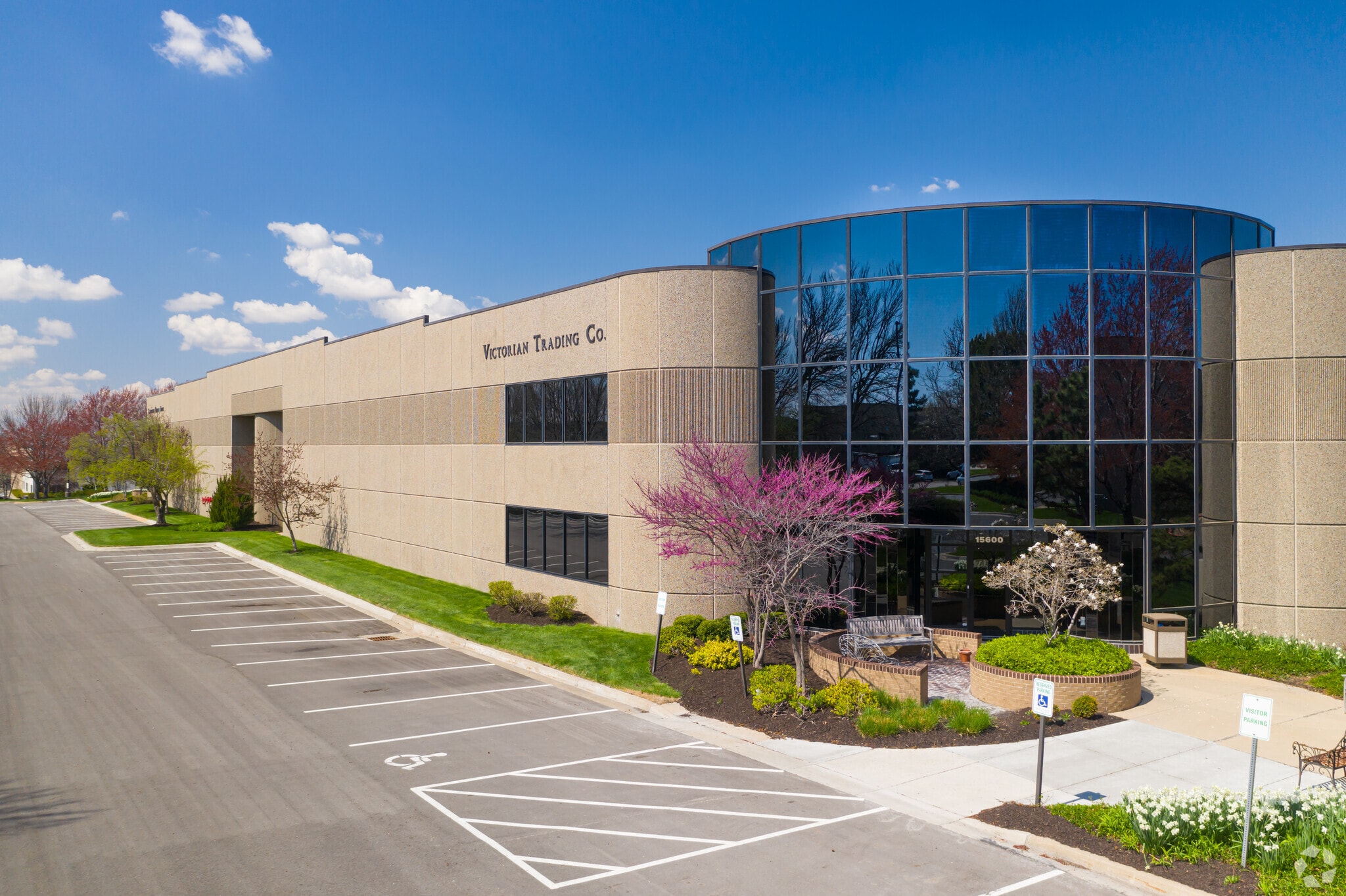 15600-15618 W 99th St, Lenexa, KS for lease Primary Photo- Image 1 of 8