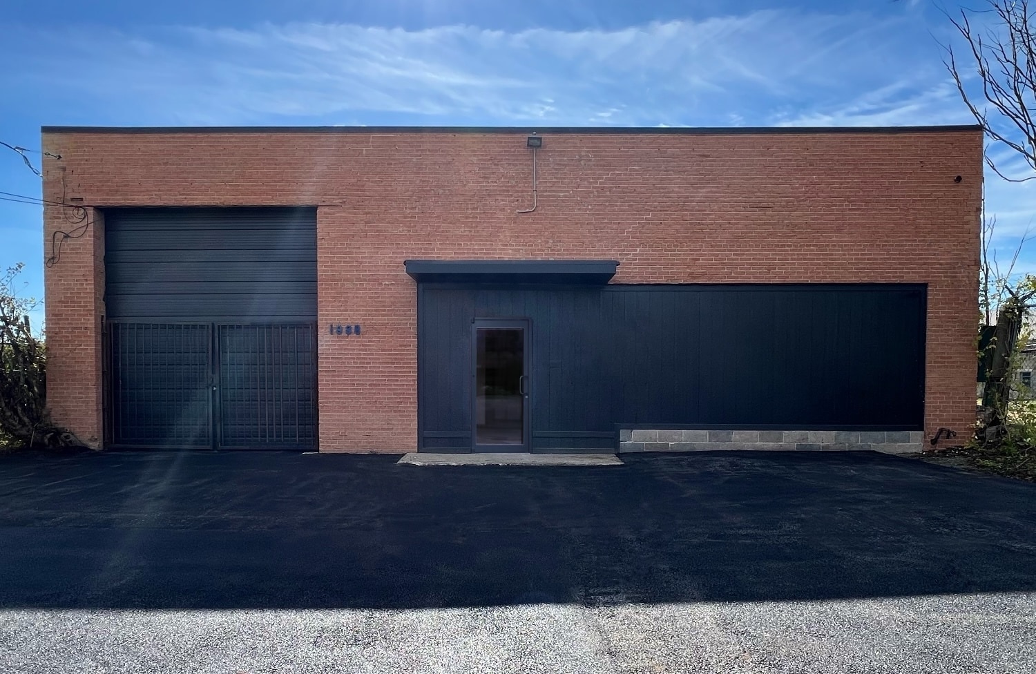 1938 Singleton Blvd, Dallas, TX for lease Primary Photo- Image 1 of 7