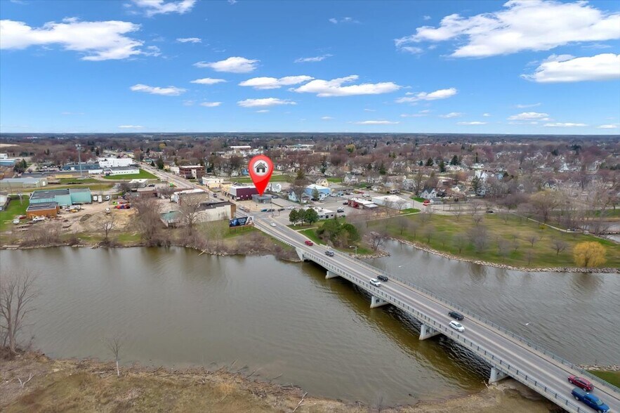 200 Salzburg Ave, Bay City, MI à vendre - Photo du bâtiment - Image 2 de 2