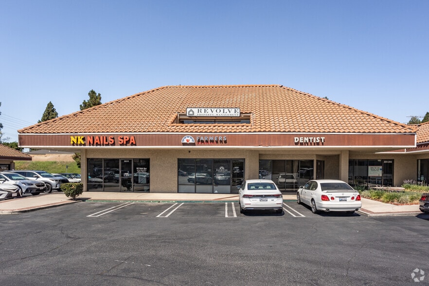 2001-2099 E Orangethorpe Ave, Placentia, CA for lease - Building Photo - Image 3 of 20