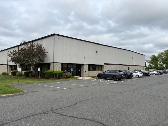 260-300 Griffith Rd, Chicopee, MA à louer - Photo du bâtiment - Image 2 de 18