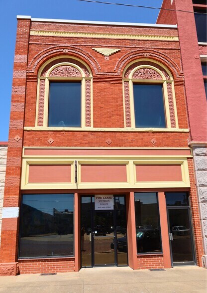 301-305 W Woodard St, Denison, TX à louer - Photo du bâtiment - Image 2 de 2