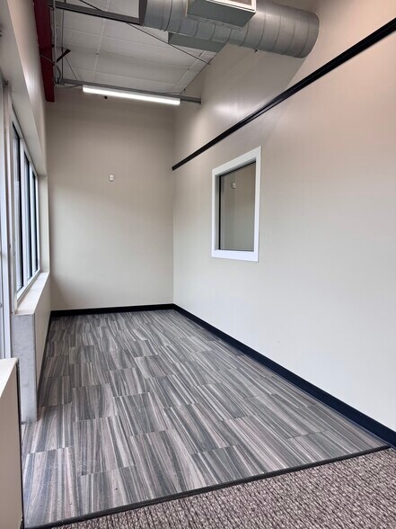 2403 Nash Blvd, Council Bluffs, IA à louer - Photo du bâtiment - Image 3 de 13