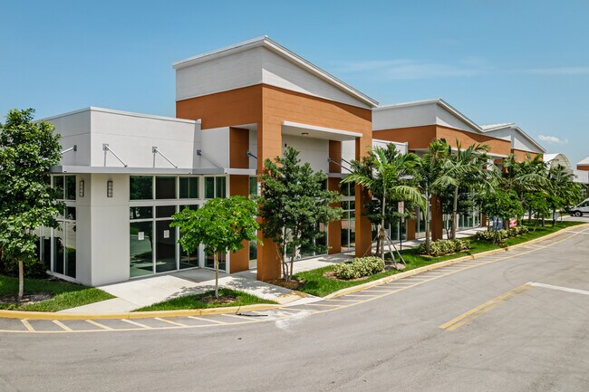 Plus de détails pour 6510-6596 N University Dr, Tamarac, FL - Commerce de détail à louer