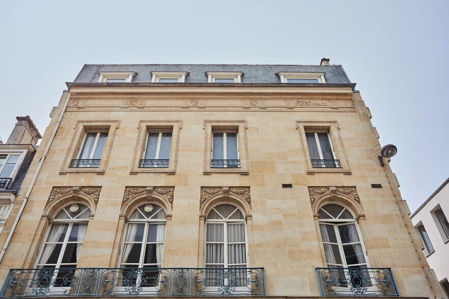 Bureau dans Paris à vendre - Photo du bâtiment - Image 1 de 8