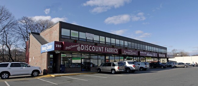 Plus de détails pour 725-729 William T Morrissey Blvd, Dorchester, MA - Commerce de détail à louer