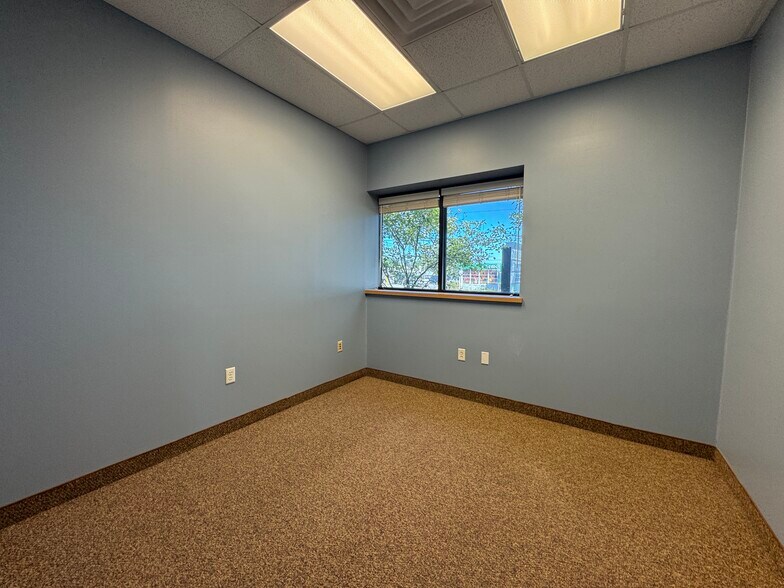510 S Maple Rd, Ann Arbor, MI à vendre - Photo du bâtiment - Image 3 de 12