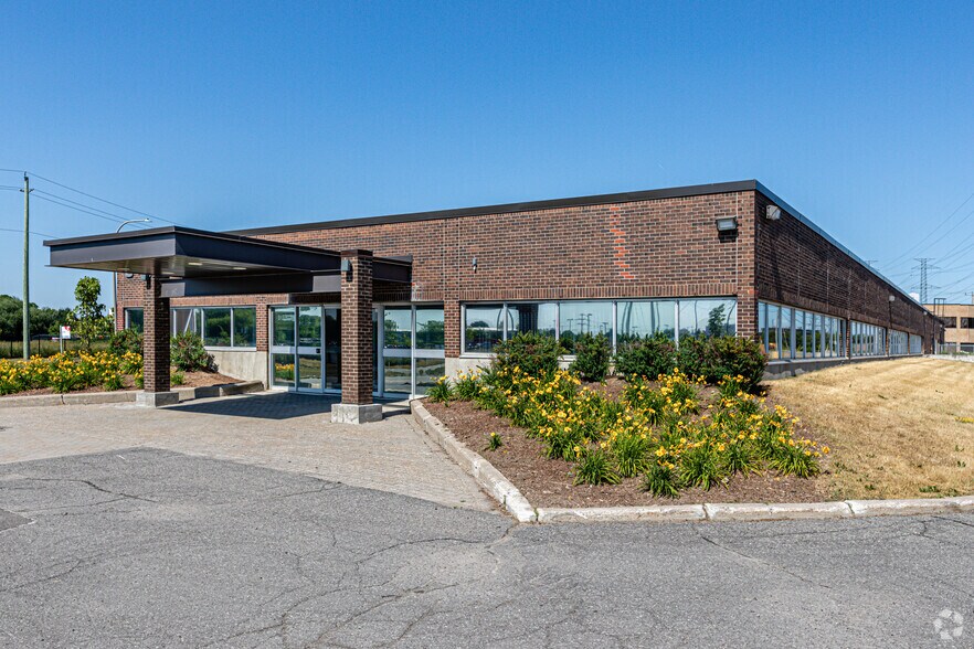 8 Colonnade Rd, Ottawa, ON for sale - Primary Photo - Image 1 of 1