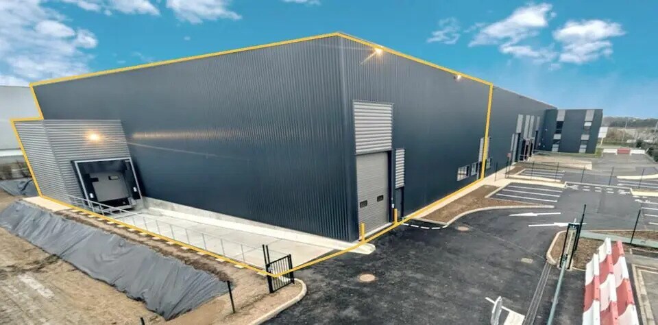 Flex in Lieusaint for lease Building Photo- Image 1 of 6