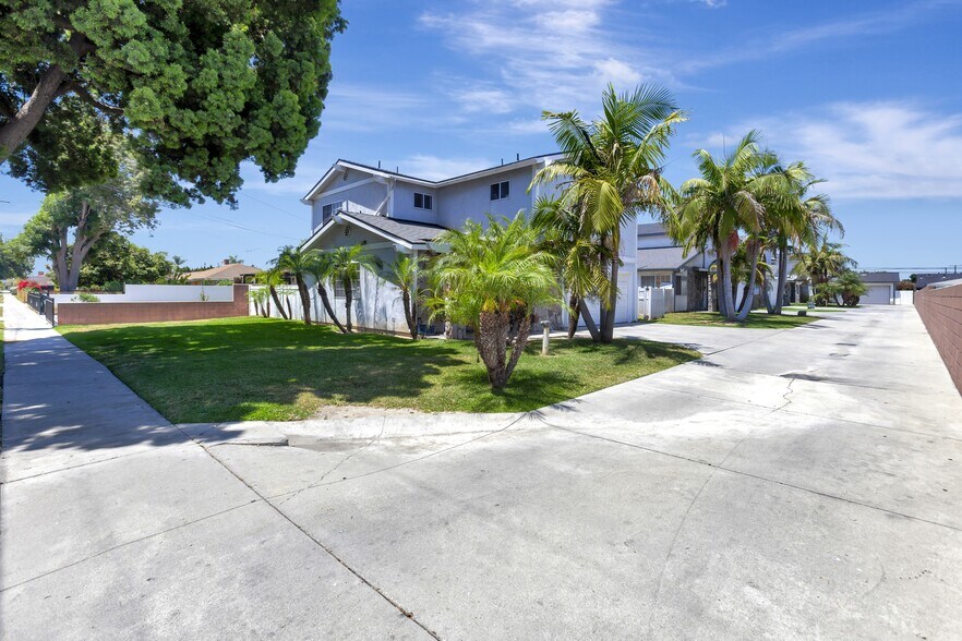 12725 Barlin Ave, Downey, CA à vendre - Photo du bâtiment - Image 1 de 56