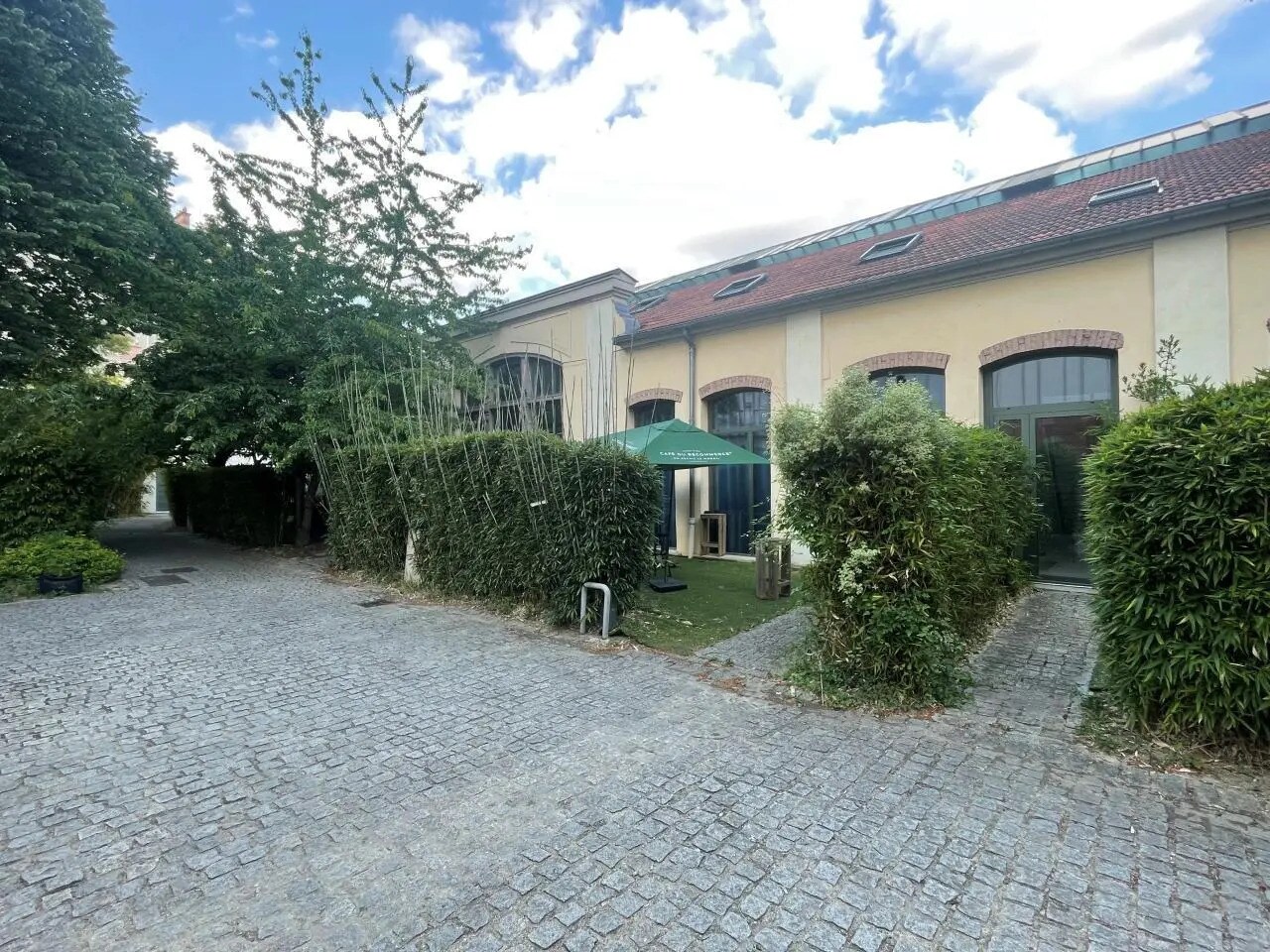 Local d'activités dans Gentilly à vendre Photo du bâtiment- Image 1 de 10