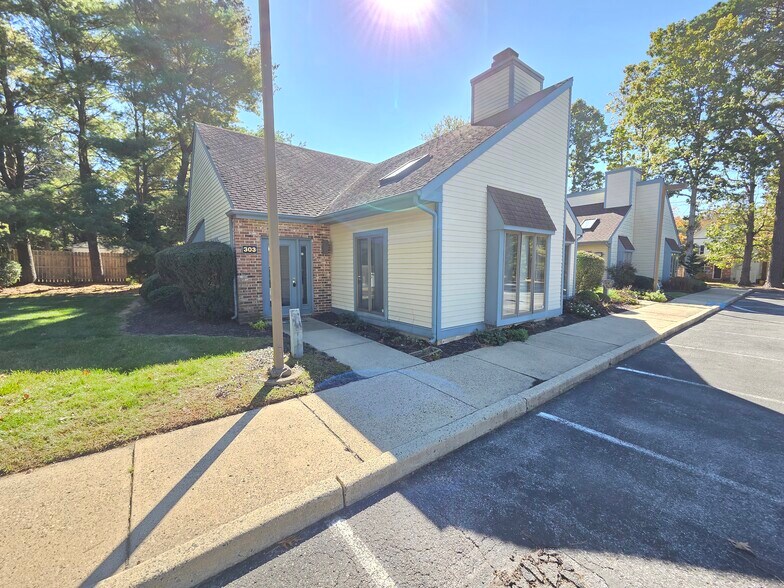 146 Lakeview Dr S, Gibbsboro, NJ for sale - Building Photo - Image 2 of 4