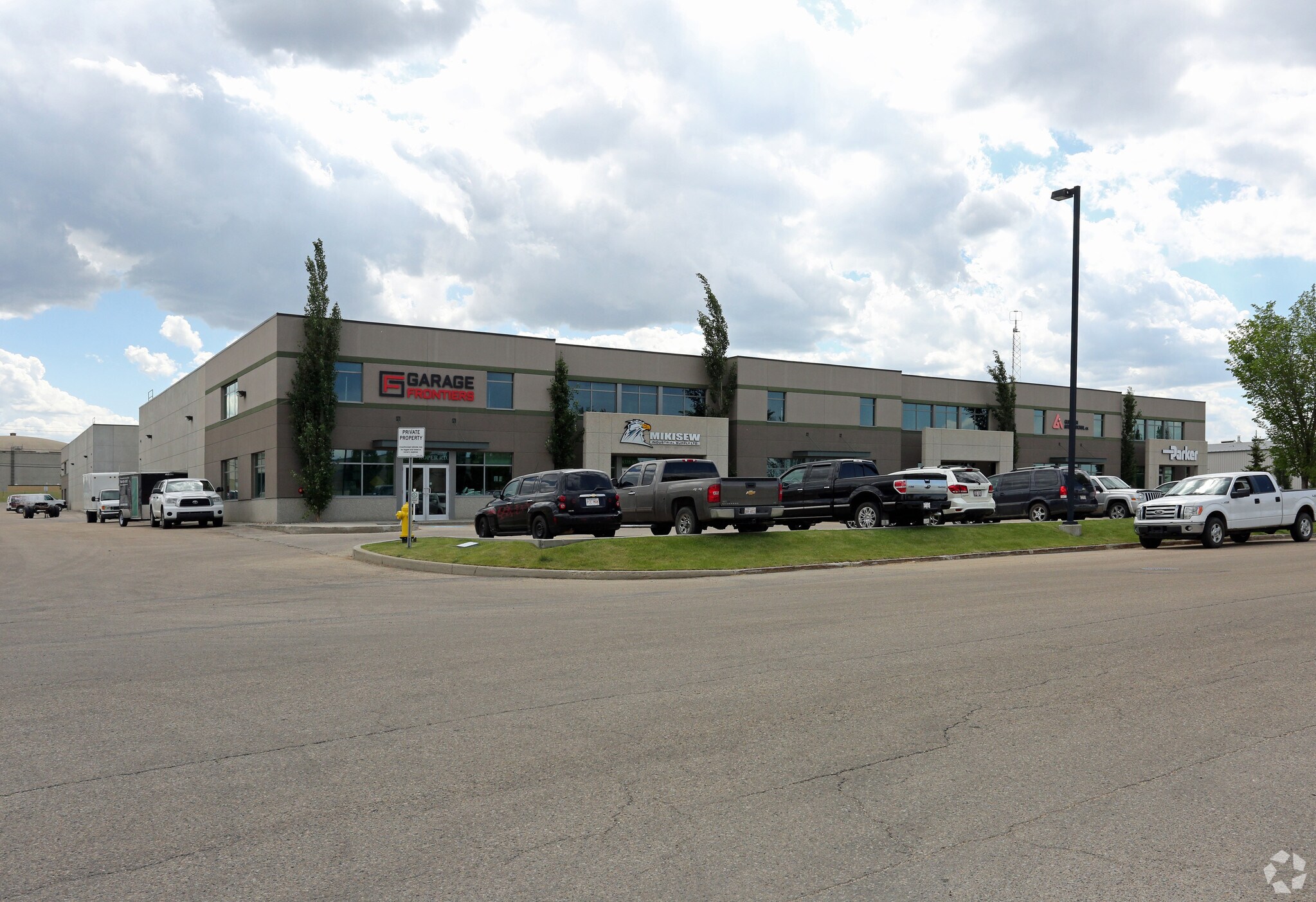 8331-8351 Roper Rd NW, Edmonton, AB for sale Primary Photo- Image 1 of 1