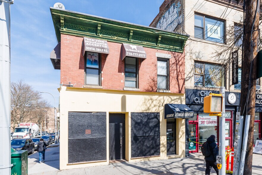 30-01 30th Ave, Astoria, NY à vendre - Photo du bâtiment - Image 3 de 12