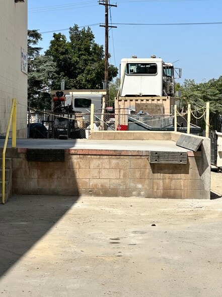 2875 Orange Olive Rd, Orange, CA for lease - Building Photo - Image 3 of 17