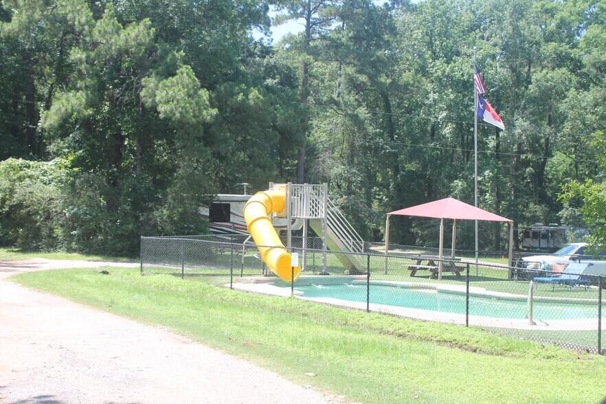 248 WOODSY Holw, Goodrich, TX à vendre - Photo du bâtiment - Image 2 de 37