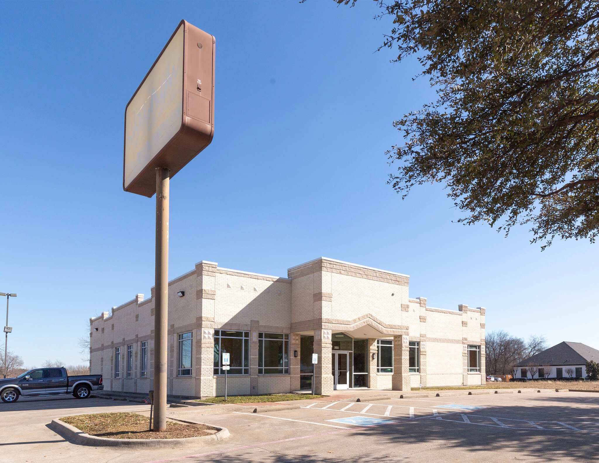 6340 N Beach St, Haltom City, TX for lease Building Photo- Image 1 of 10
