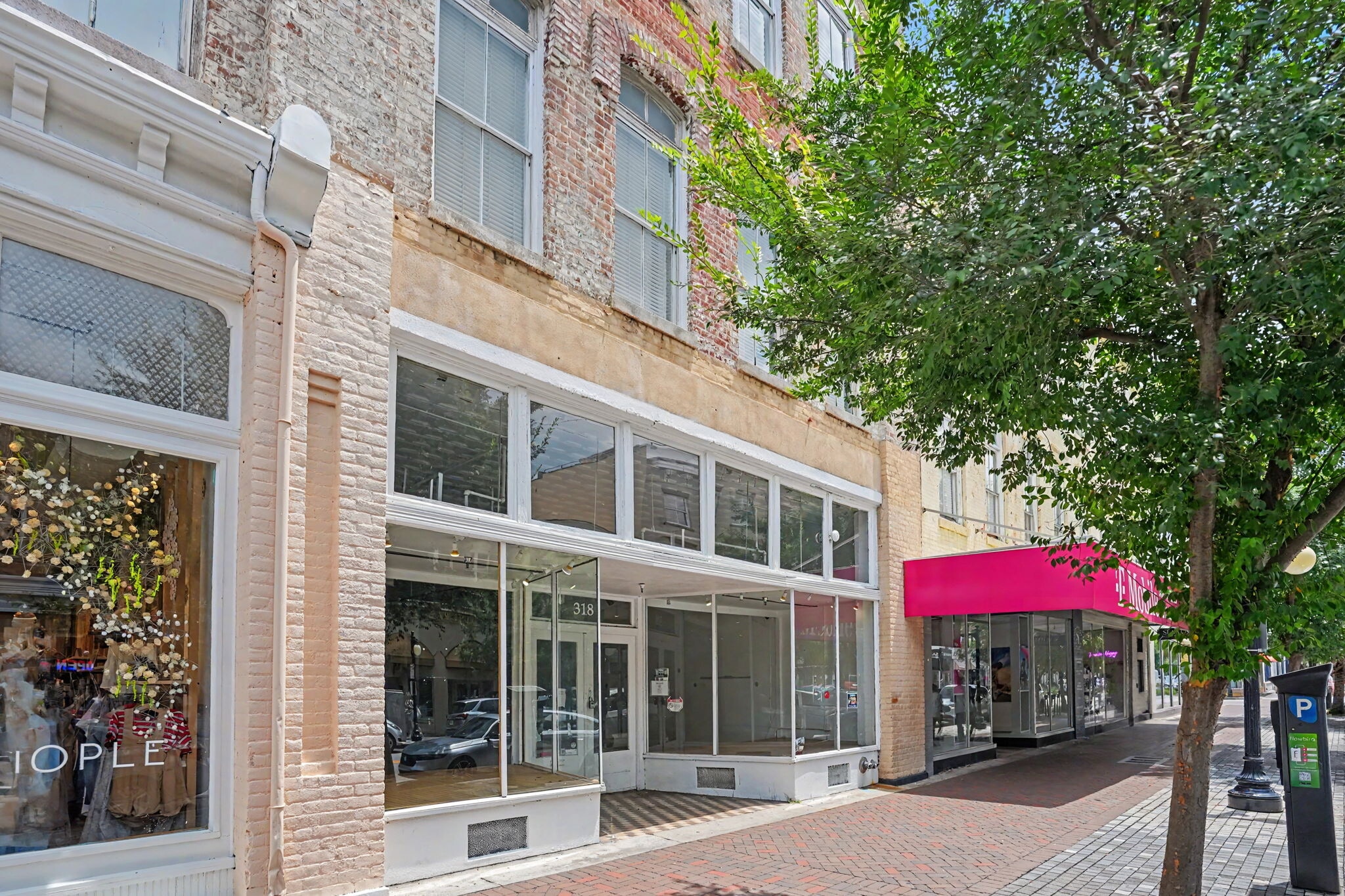318 W Broughton St, Savannah, GA for lease Building Photo- Image 1 of 21