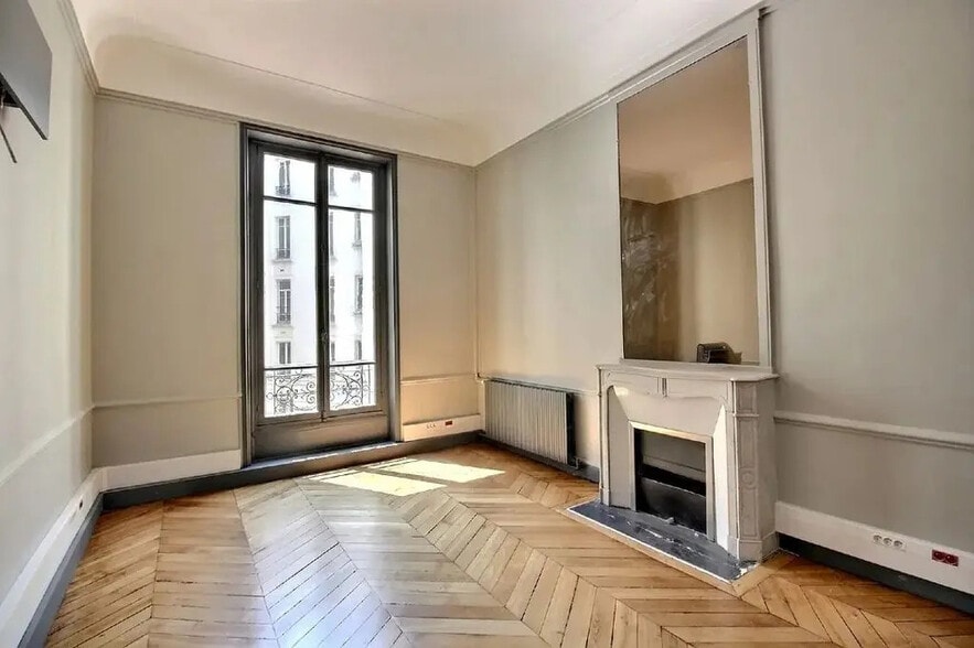 Bureau dans Paris à louer - Photo du bâtiment - Image 1 de 7