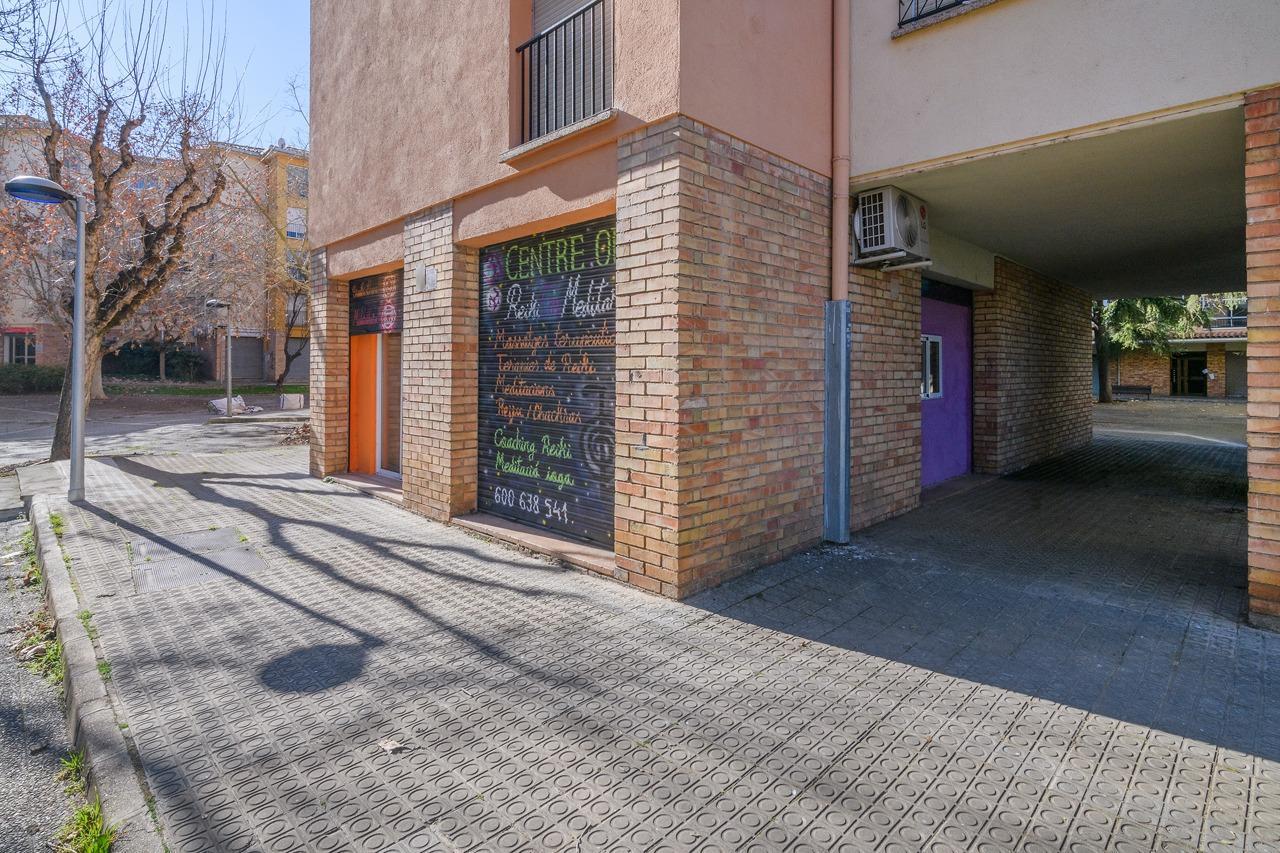 Manresa, BAR 08243 - Unit - - - Interior Photo - Image 2 of 12