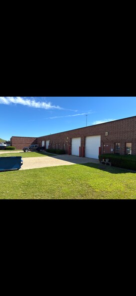 460 Dominic Ct, Franklin Park, IL à louer - Photo du bâtiment - Image 2 de 2