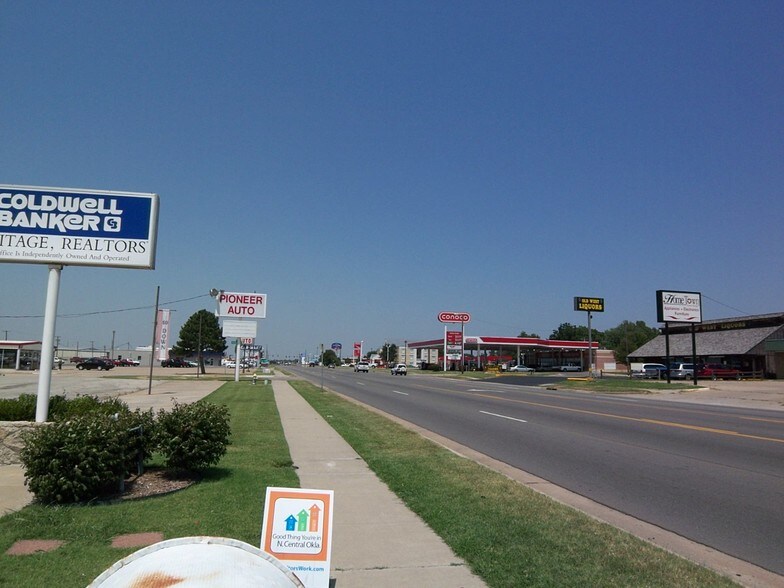 3206 N 14th St, Ponca City, OK à vendre - Photo du bâtiment - Image 3 de 5