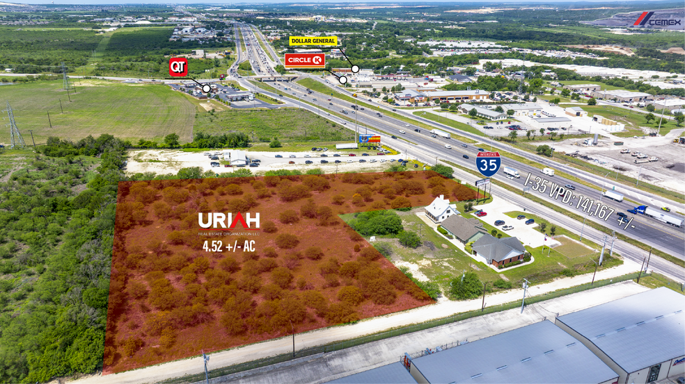 4001 N Interstate 35, New Braunfels, TX à vendre - Photo du bâtiment - Image 3 de 5