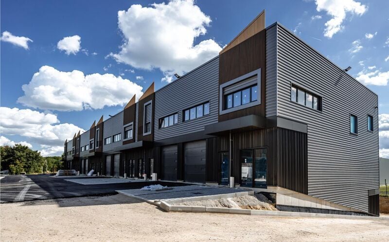 Flex in Courtry for sale Building Photo- Image 1 of 6