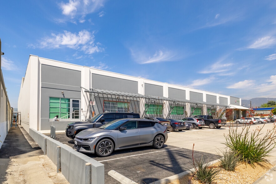 901 W Alameda Ave, Burbank, CA for lease - Building Photo - Image 3 of 10
