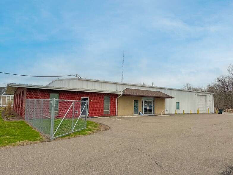 4165 NE Martindale Rd, Canton, OH à vendre - Photo du bâtiment - Image 2 de 5