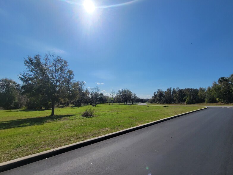 4001 SW 33rd Ct, Ocala, FL à vendre - Photo du bâtiment - Image 3 de 5