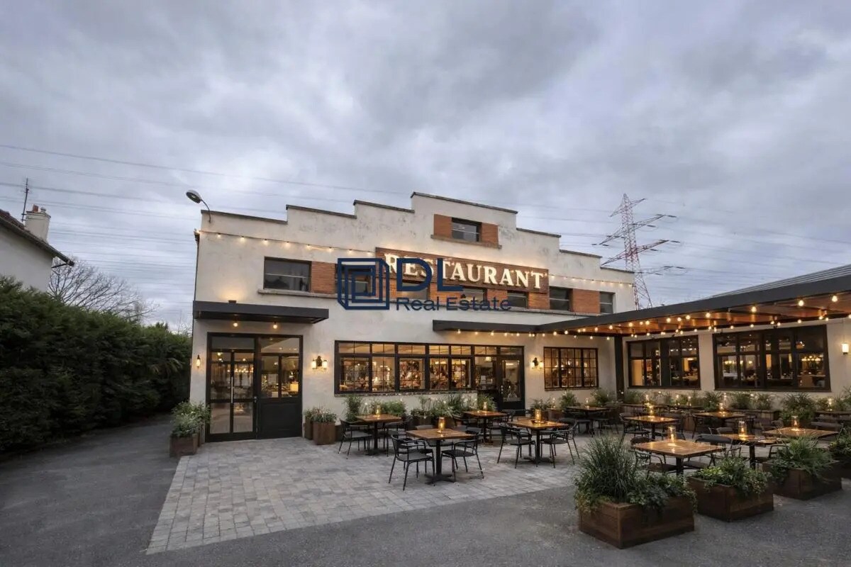 Retail in Palaiseau for sale Primary Photo- Image 1 of 4