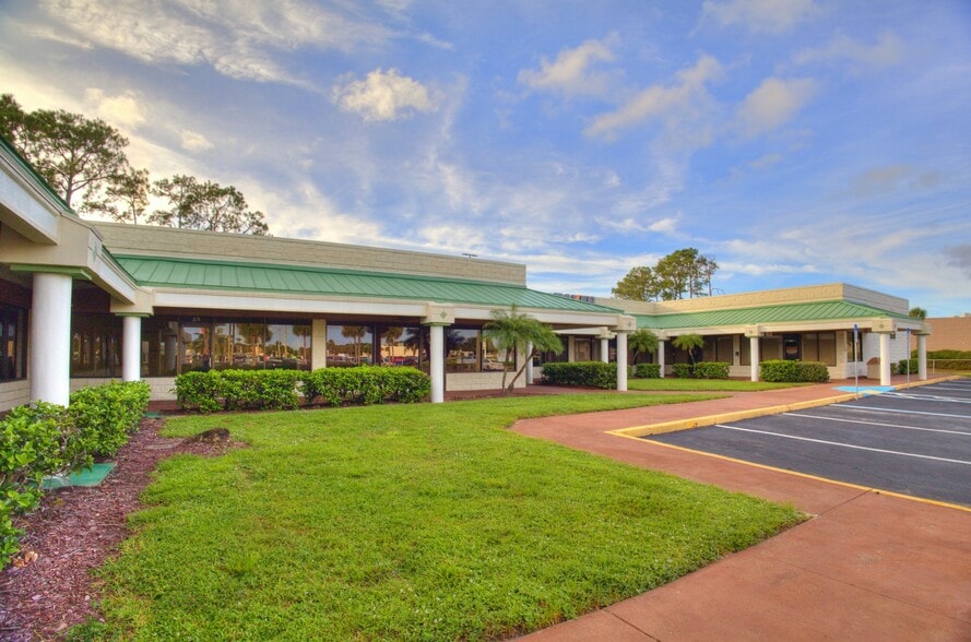 203-281 Crockett Blvd, Merritt Island, FL à louer - Photo principale - Image 2 de 11