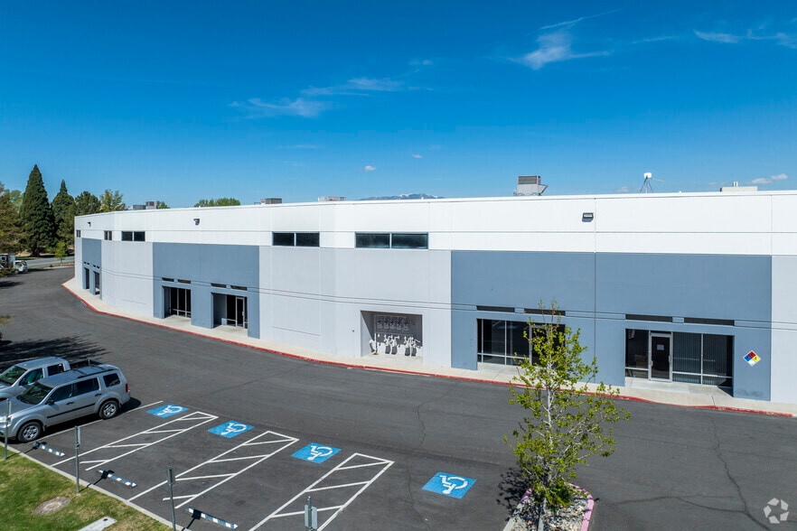 700-742 Spice Islands Dr, Sparks, NV for lease - Building Photo - Image 2 of 5